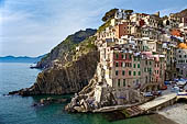 Liguria - Le Cinque Terre. Il Sentiero Verdeazzurro da Vernazza a Riomaggiore. Il paese di Riomaggiore.